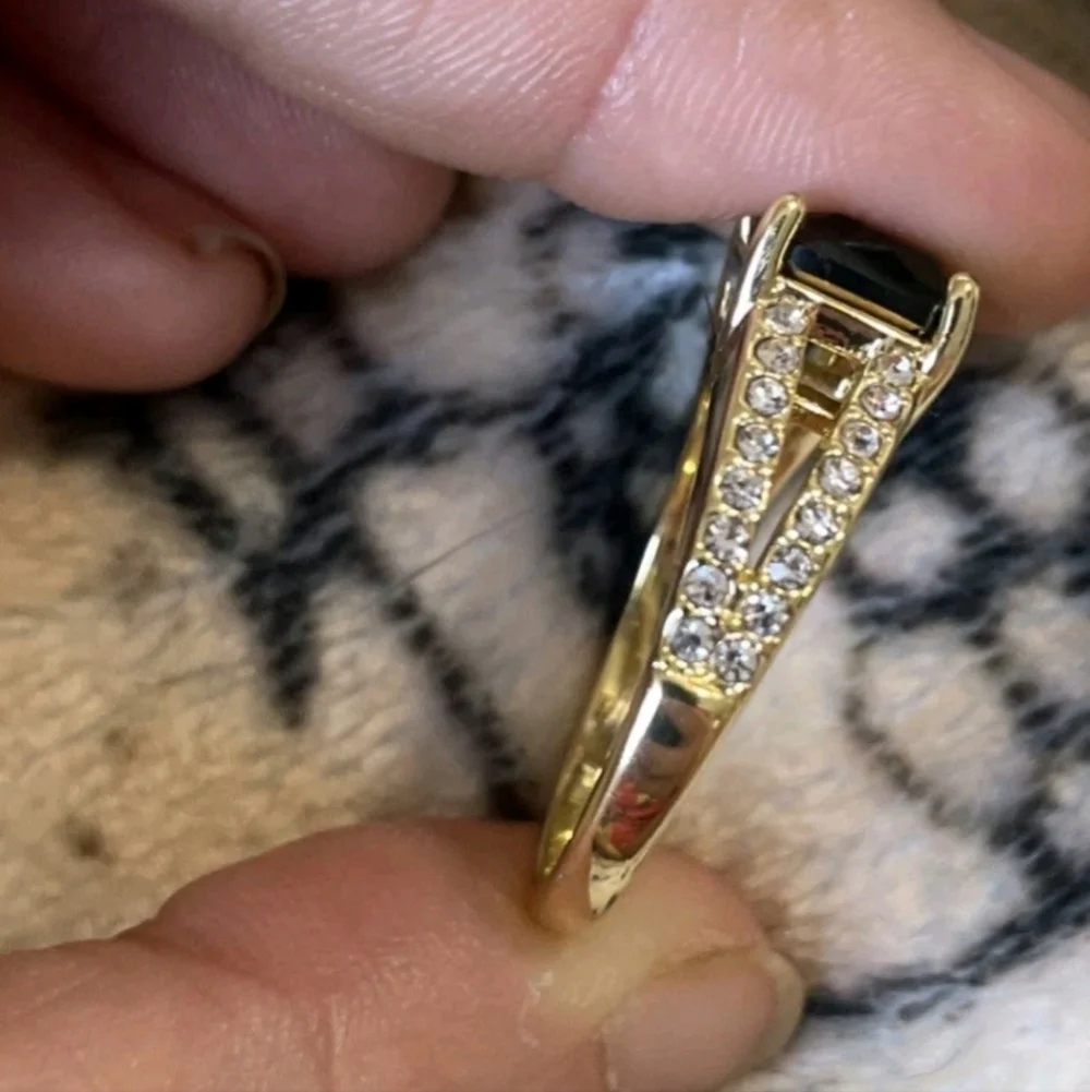 NWT Charter Club Size 11 Gold Colored Green Stone Shiny Ring